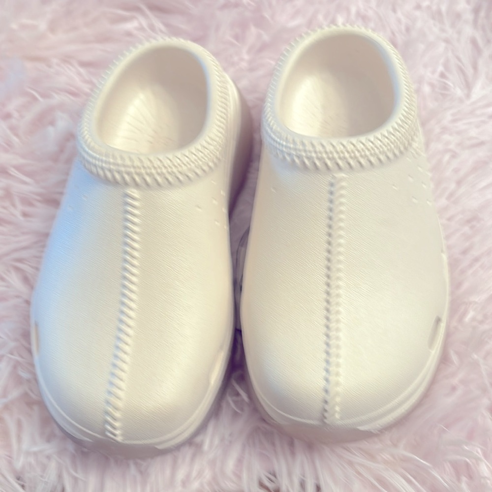 UGG - Picture 7 of 7